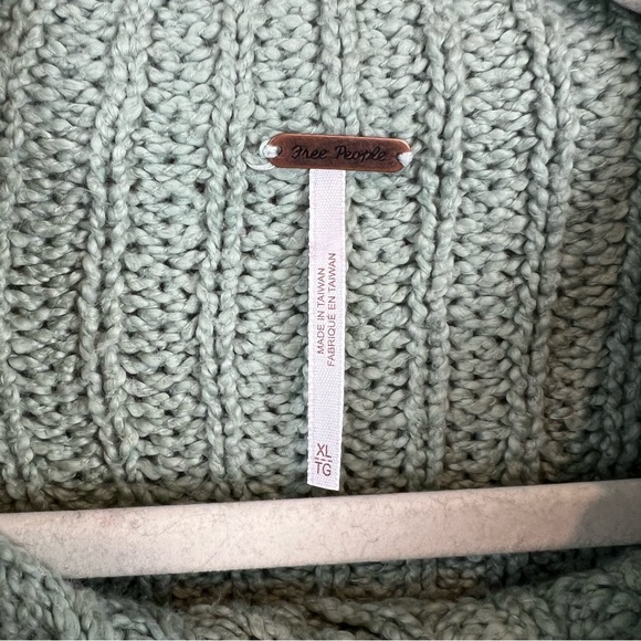 Free People Chunky Knit Pullover in XL - Picture 5 of 8